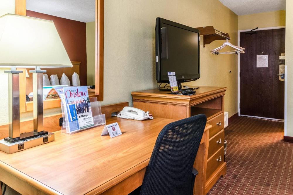 King Room - Accessible/Non-Smoking interior