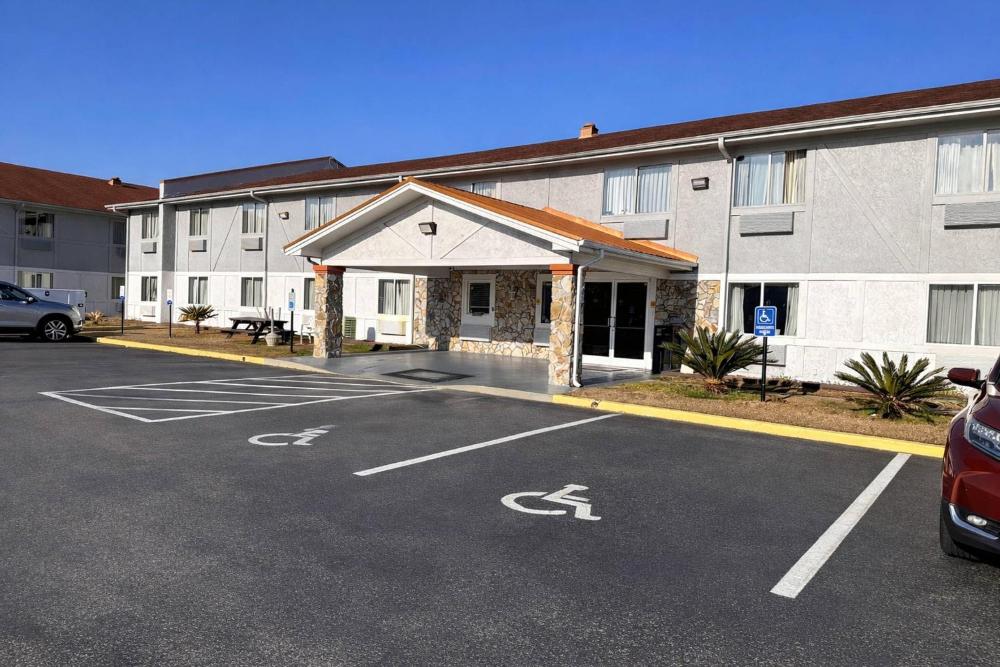 Rodeway Inn & Suites Jacksonville near Camp Lejeune